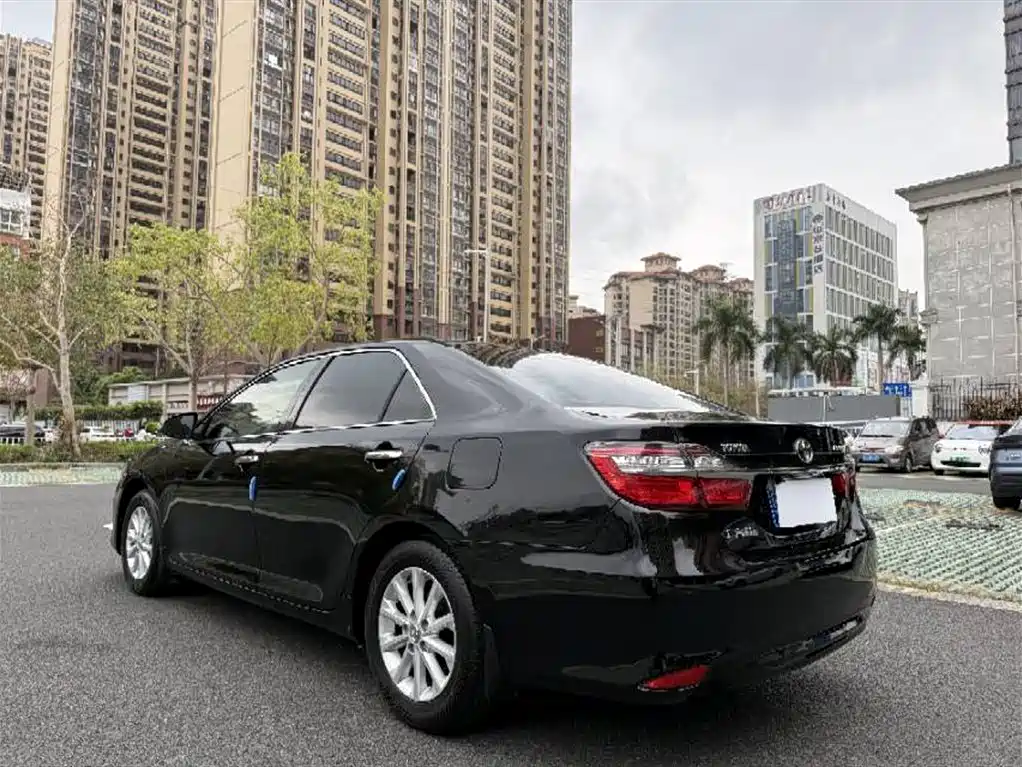 Toyota Camry 2016 — фото 7