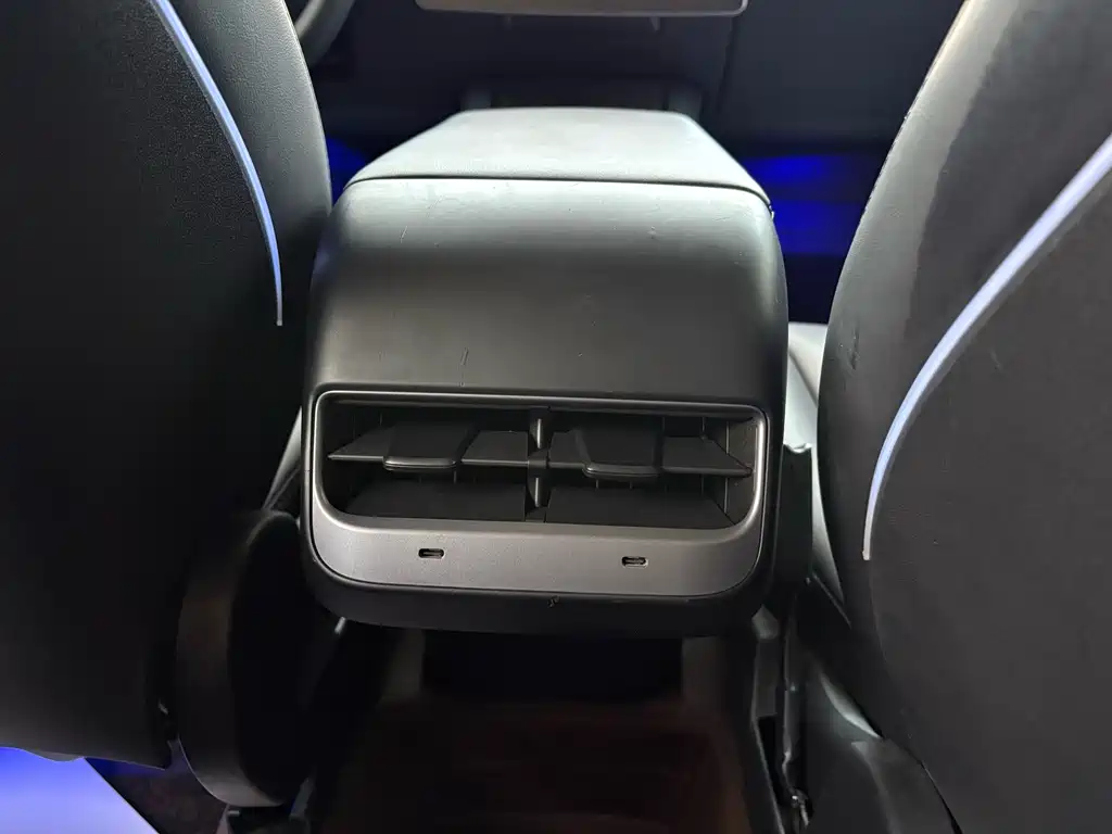 Tesla Model Y 2021 — фото 15