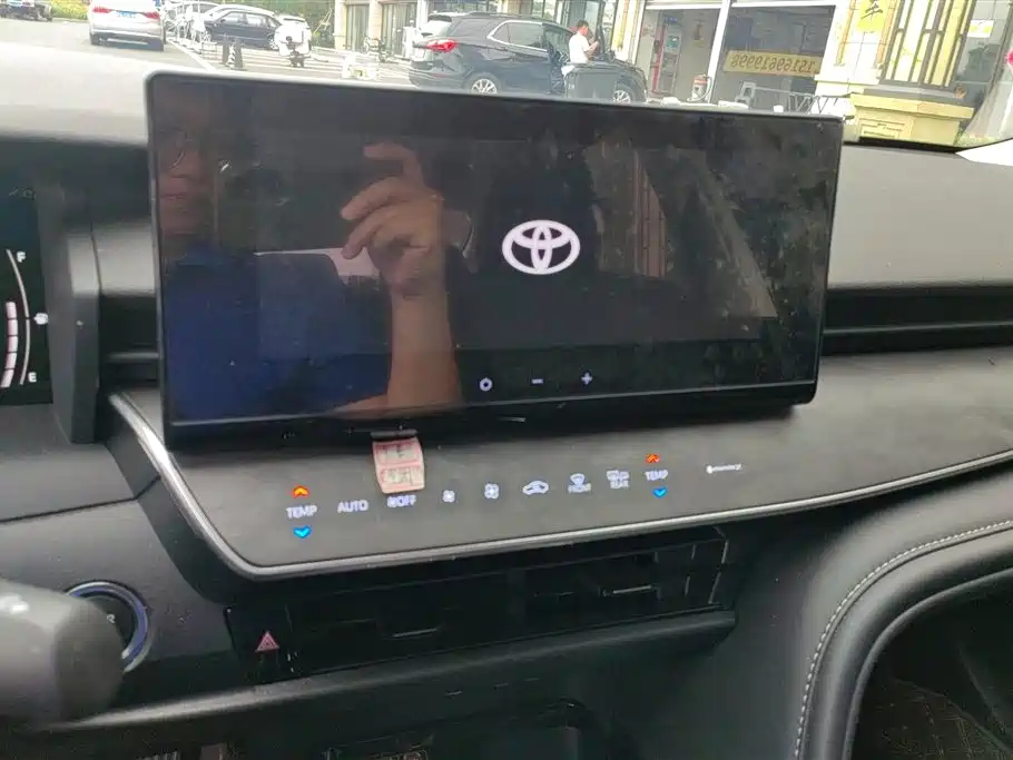 Toyota Camry 2025 — фото 13