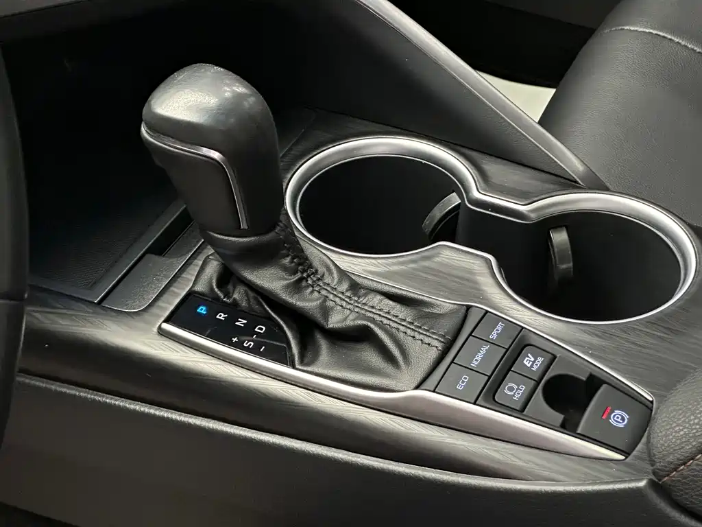 Toyota Camry 2024 — фото 12