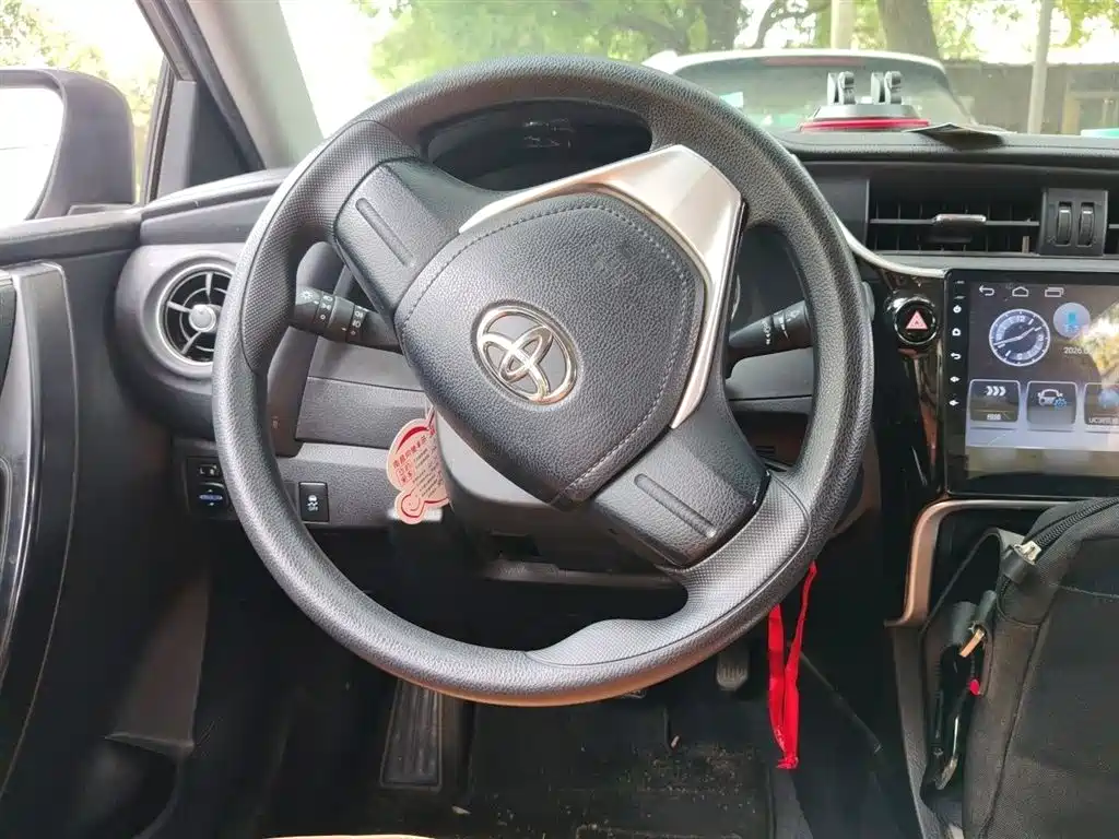 Toyota Corolla 2018 — фото 3