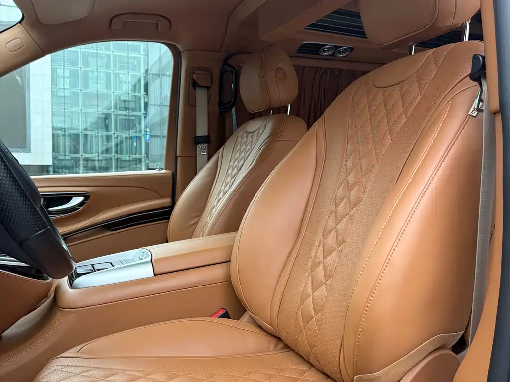 Mercedes-Benz V-Class 2023 — фото 11
