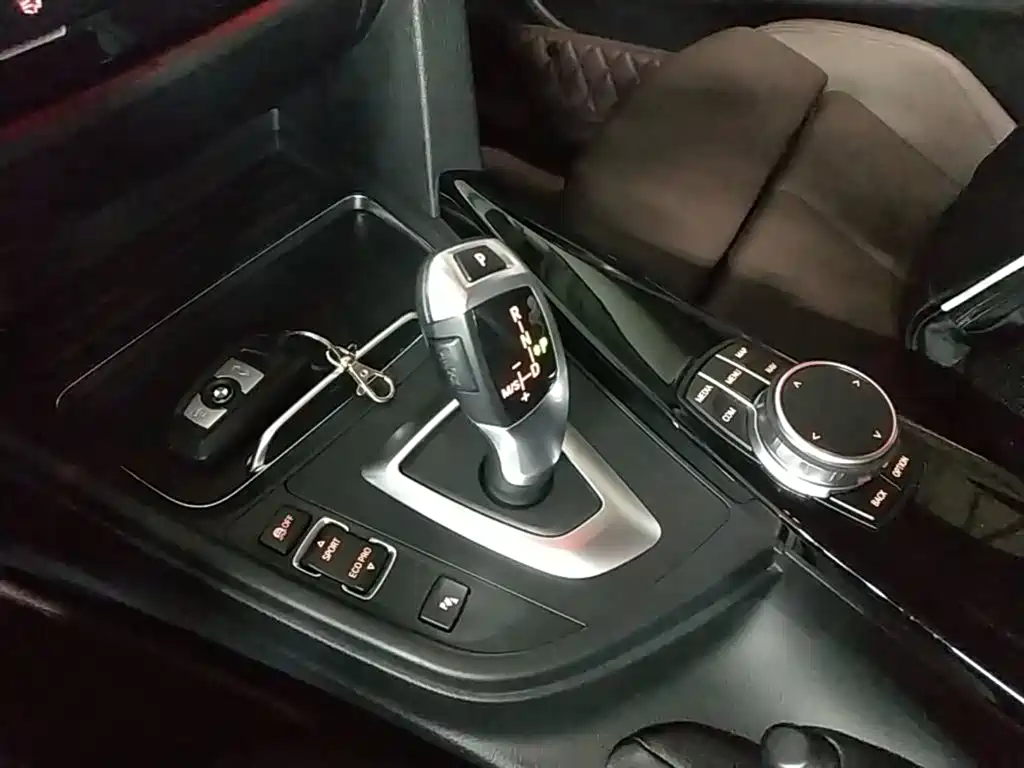 BMW 3 Series 2019 — фото 10