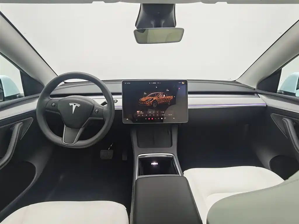 Tesla Model Y 2024 — фото 5
