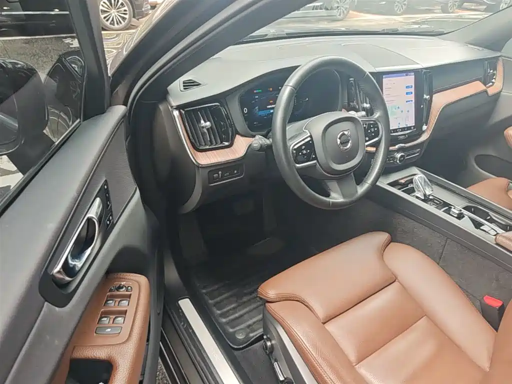 Volvo XC60 PHEV 2021 — фото 16
