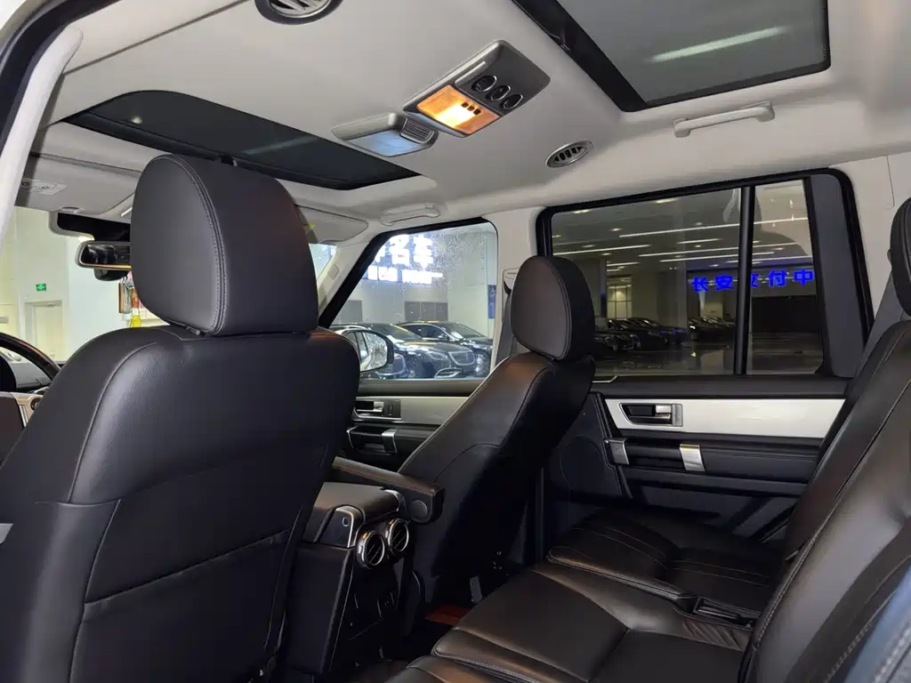 Land Rover Discovery 2016 — фото 13