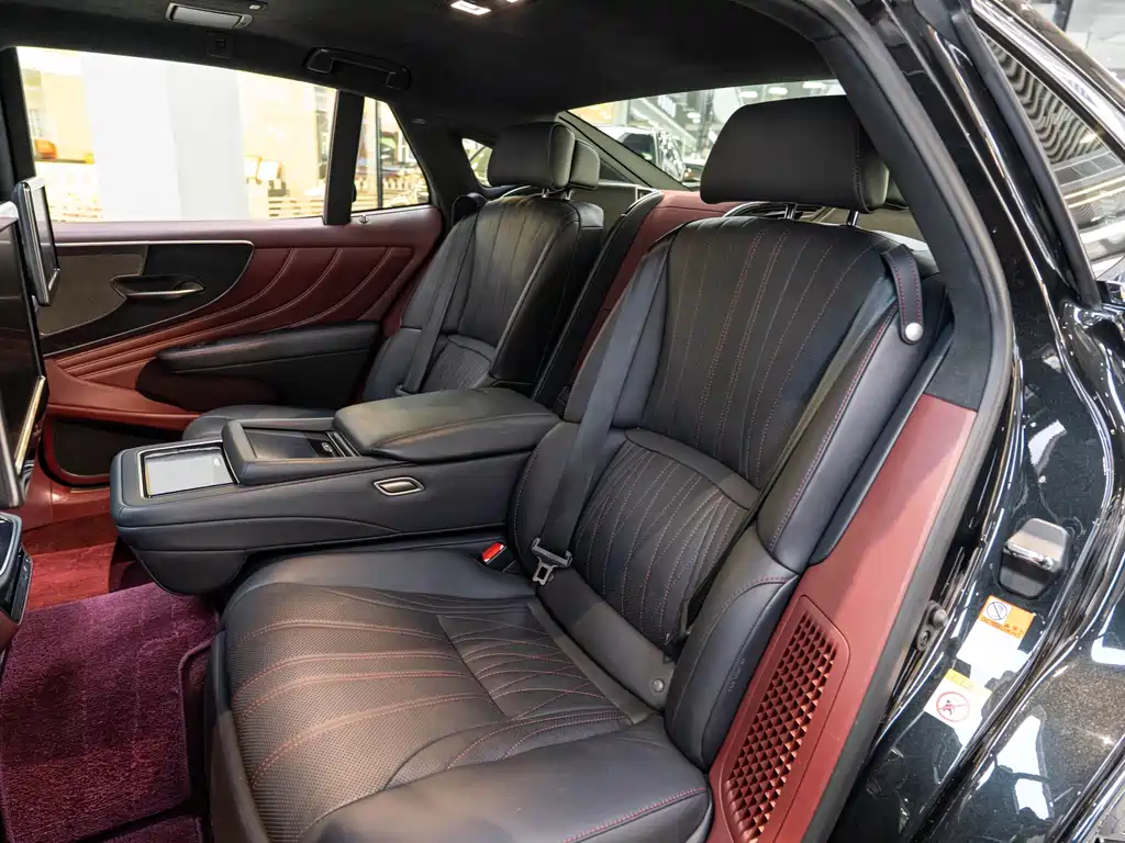 Lexus LS 2018 — фото 12