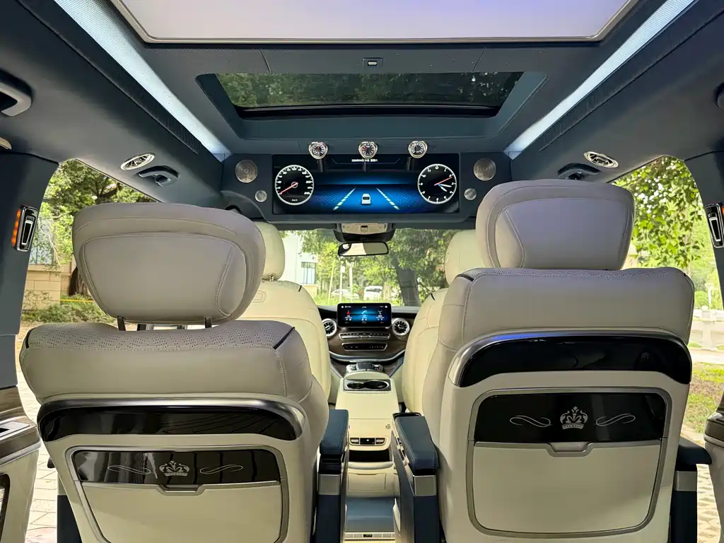 Mercedes-Benz V-Class 2022 — фото 18