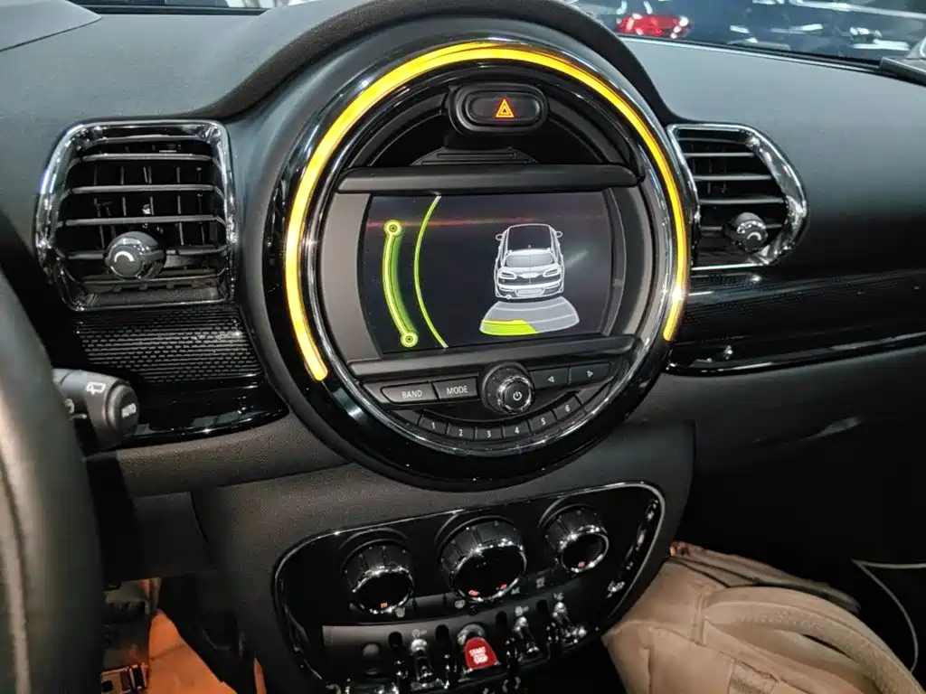 MINI Clubman 2018 — фото 13