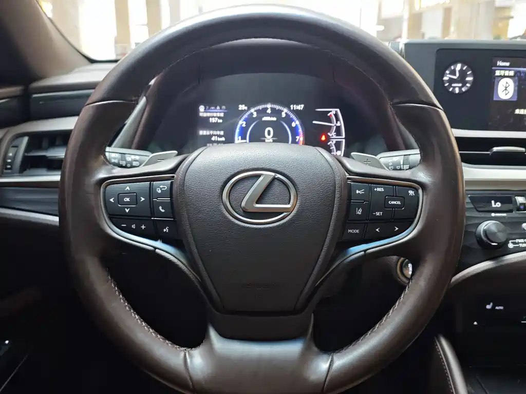Lexus ES 2020 — фото 16