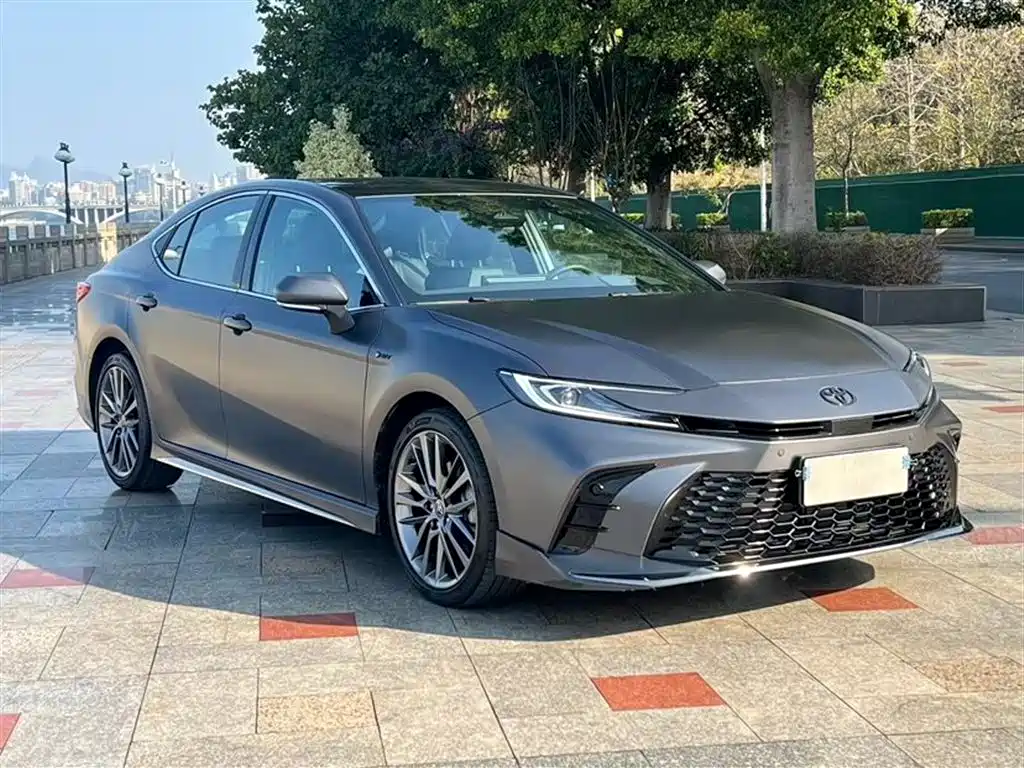 Toyota Camry 2025 — фото 3