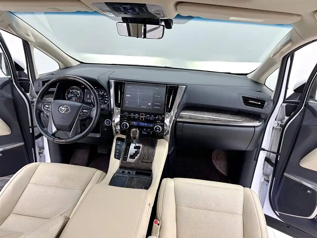 Toyota Vellfire 2022 — фото 14