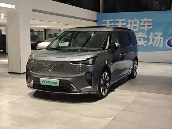 Volvo EM90 2025