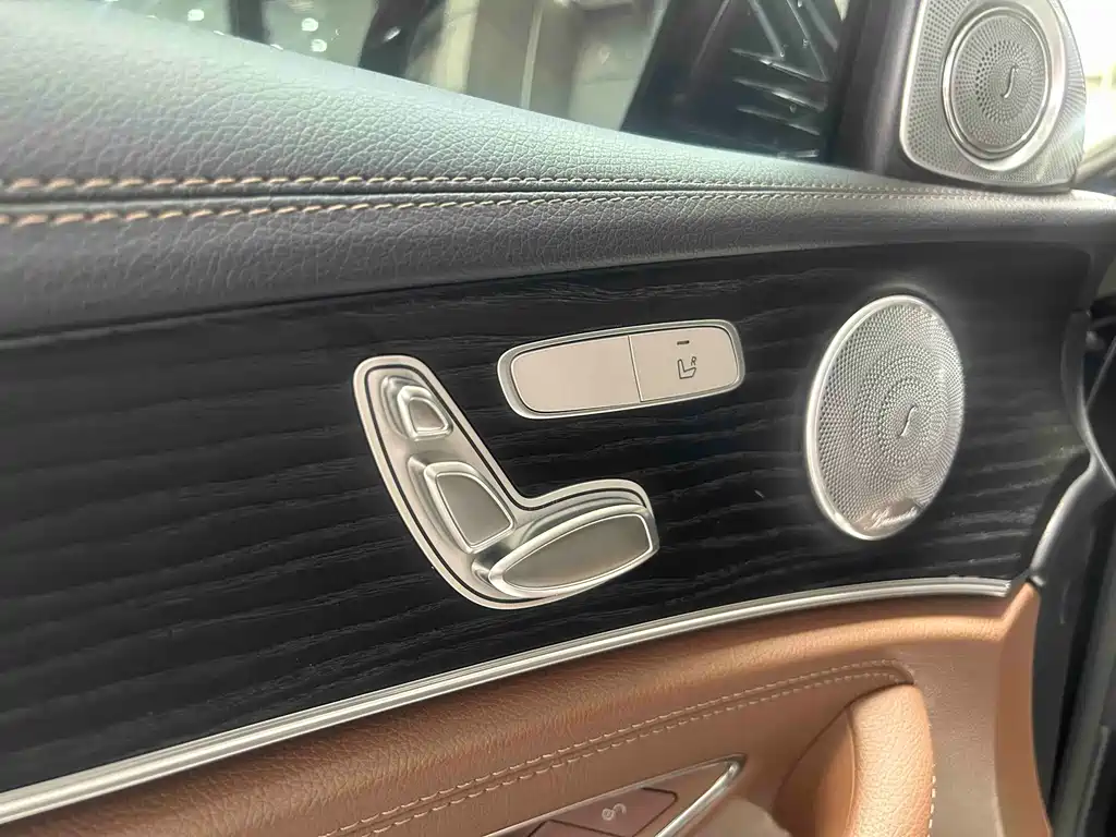 Mercedes-Benz E-Class 2022 — фото 11