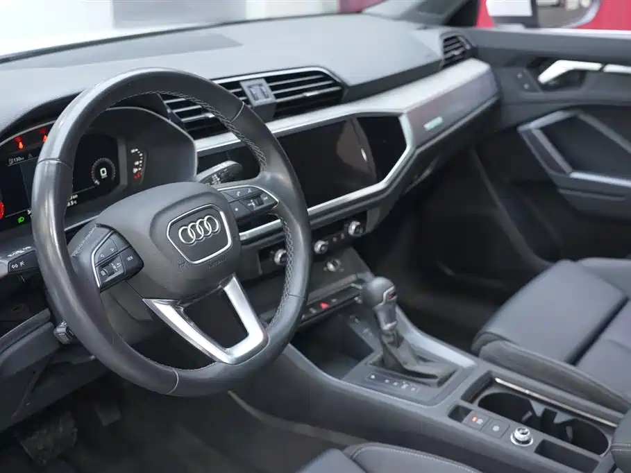 Audi Q3 2023 — фото 17
