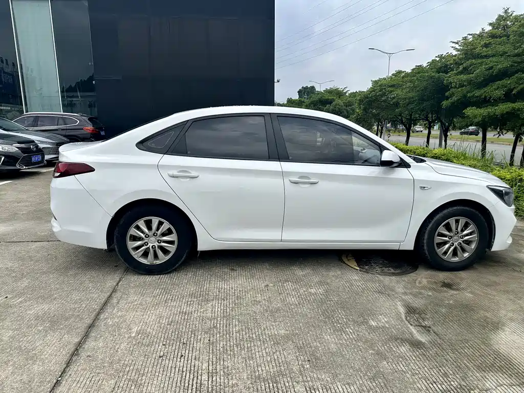 Hyundai Elantra 2019 — фото 13