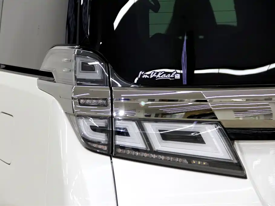 Toyota Vellfire 2022 — фото 32