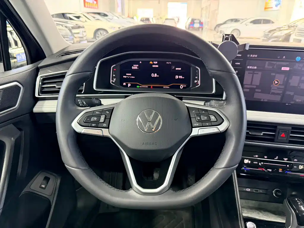 Volkswagen Tiguan L 2024 — фото 13