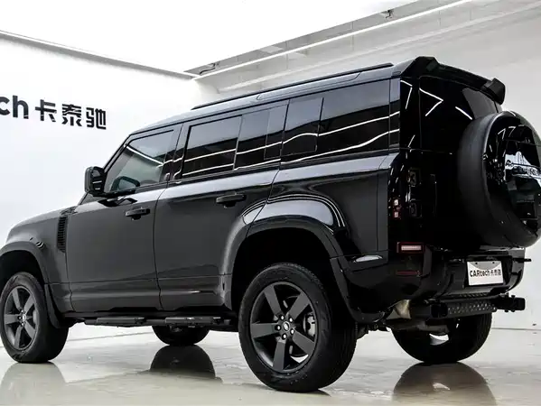 Land Rover Defender 2025