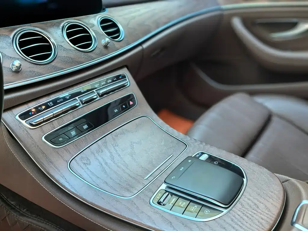 Mercedes-Benz E-Class 2023 — фото 17