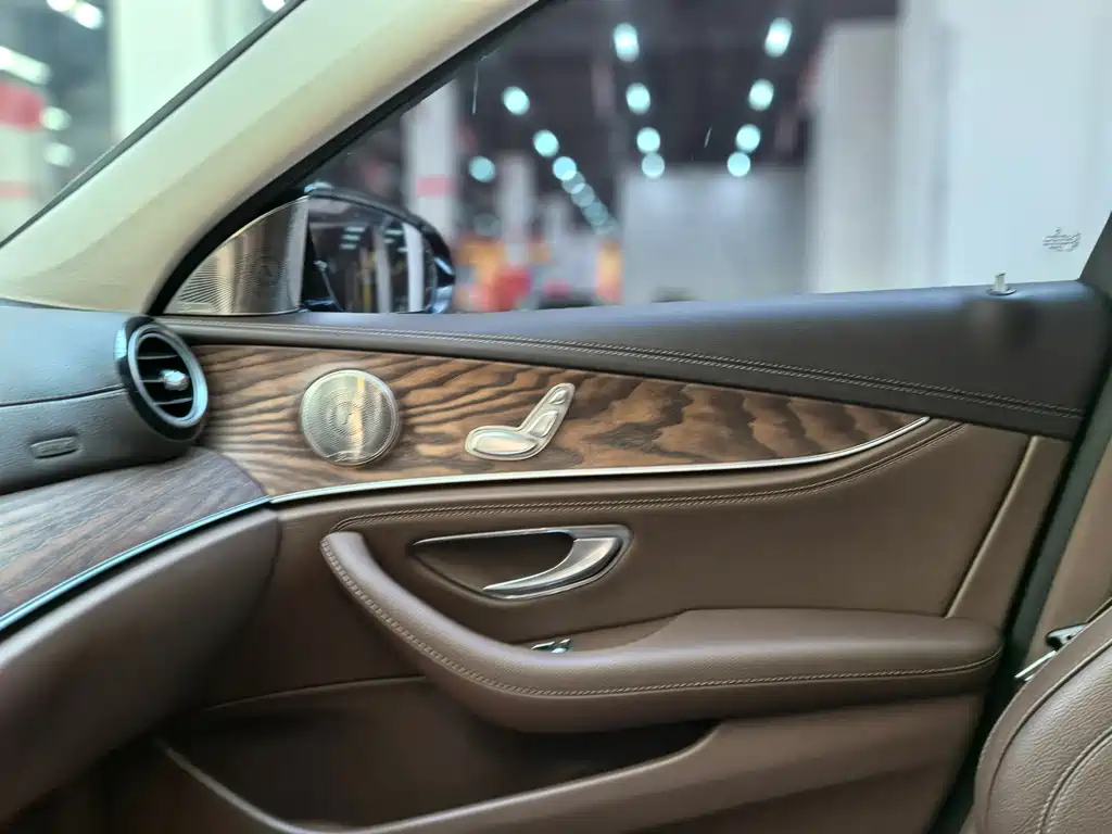 Mercedes-Benz E-Class 2023 — фото 18