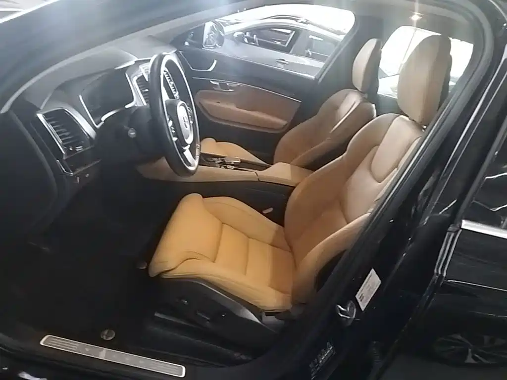 Volvo XC90 2015 — фото 15