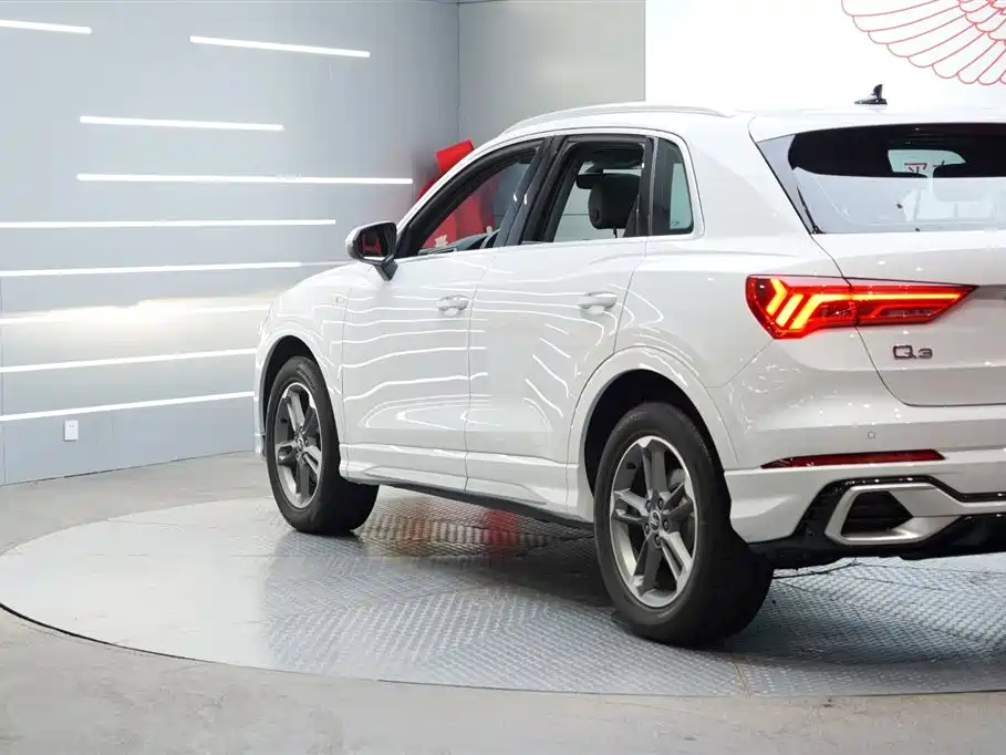 Audi Q3 2023 — фото 2