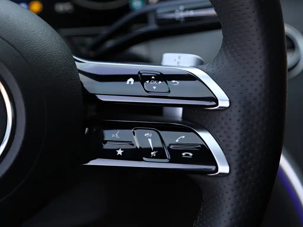 Mercedes-Benz C-Class 2023 — фото 11