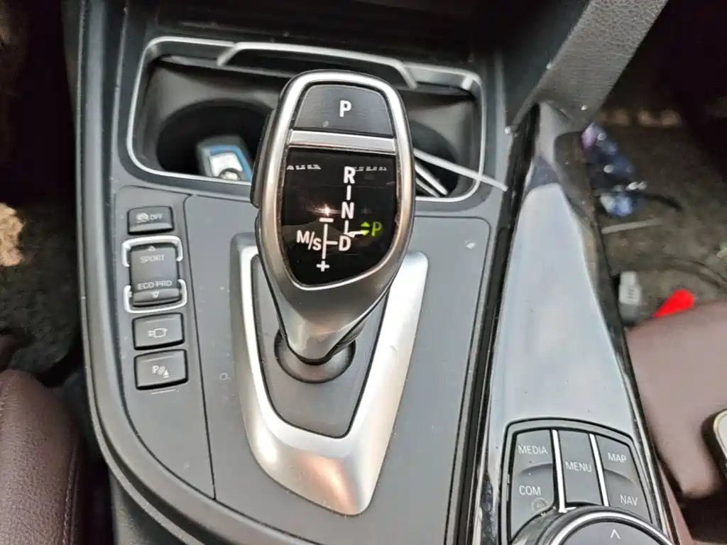BMW 3 Series 2019 — фото 14