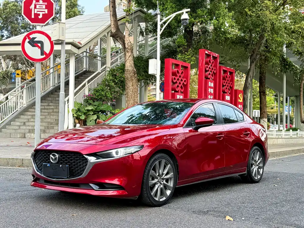 Mazda 3 Axela 2021 — фото 1
