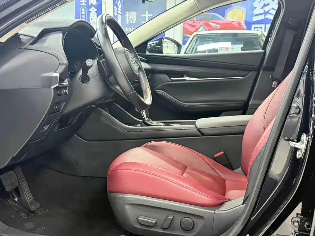 Mazda 3 Axela 2022 — фото 17