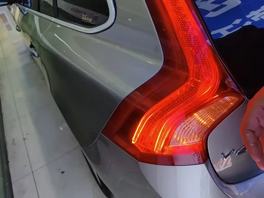 Volvo V60 2015 — фото 5
