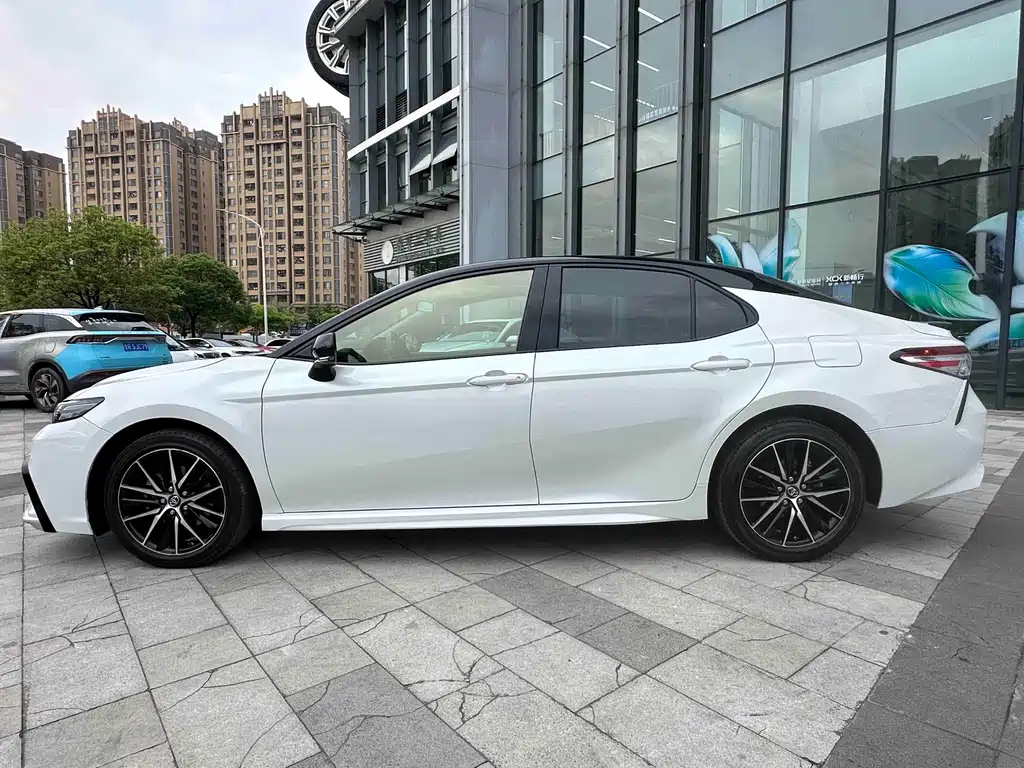 Toyota Camry 2021 — фото 4