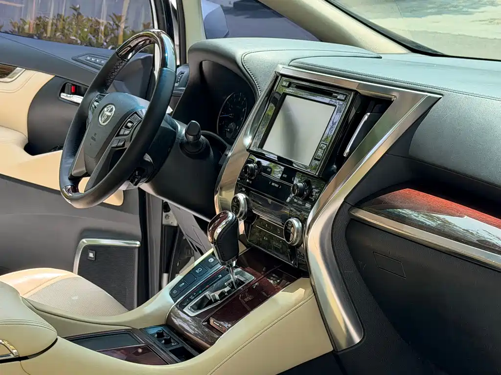 Toyota Alphard 2016 — фото 12