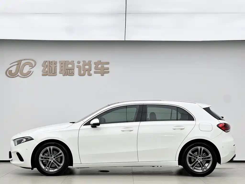 Mercedes-Benz A-Class 2020 — фото 6