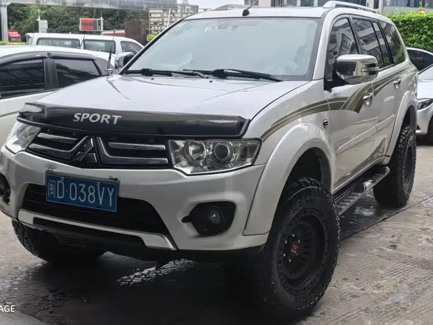 Mitsubishi Pajero Sport 2015