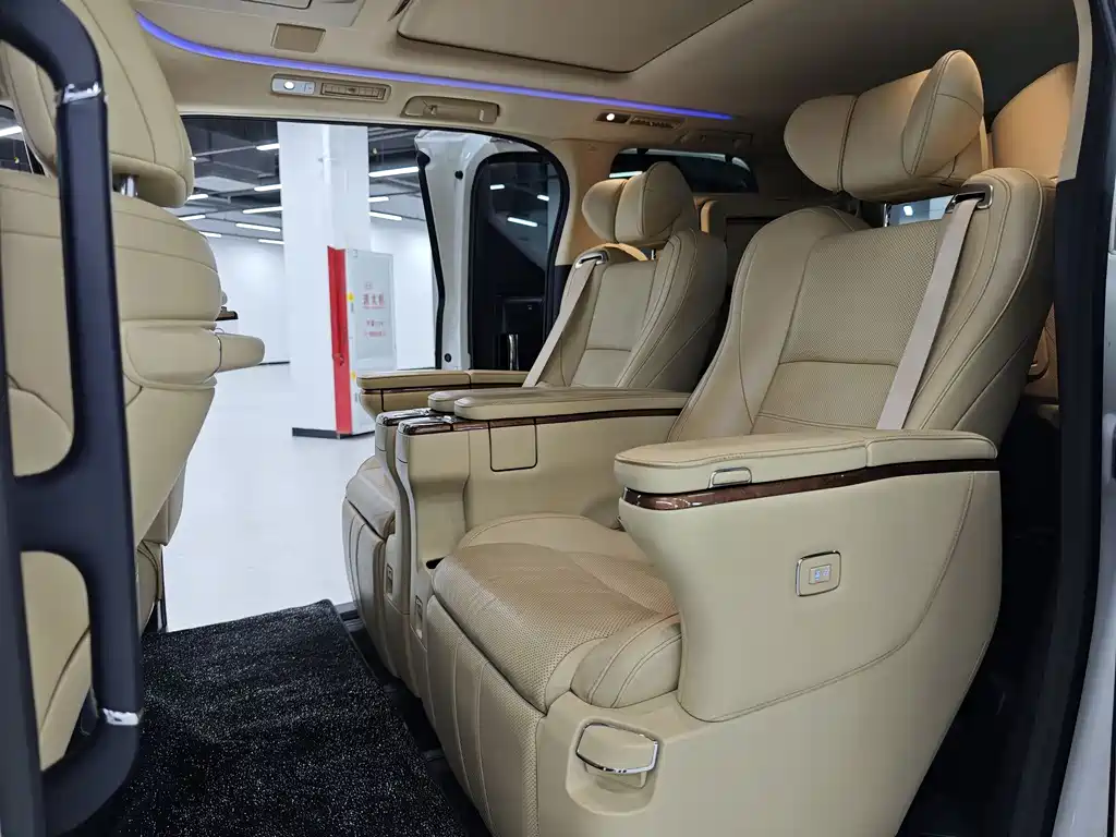 Toyota Alphard 2015 — фото 17