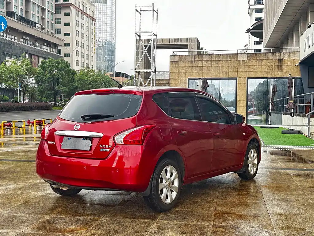 Nissan Tiida 2015 — фото 15