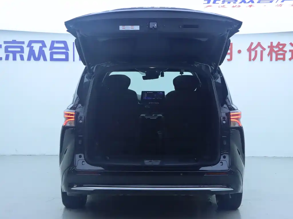 Toyota Sienna 2023 — фото 27