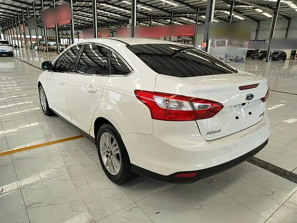 Ford Focus 2015 — фото 4