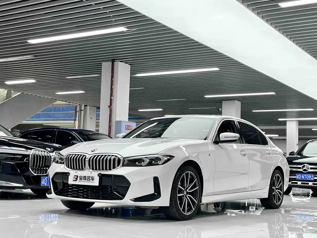 BMW 3 Series 2024 — фото 1