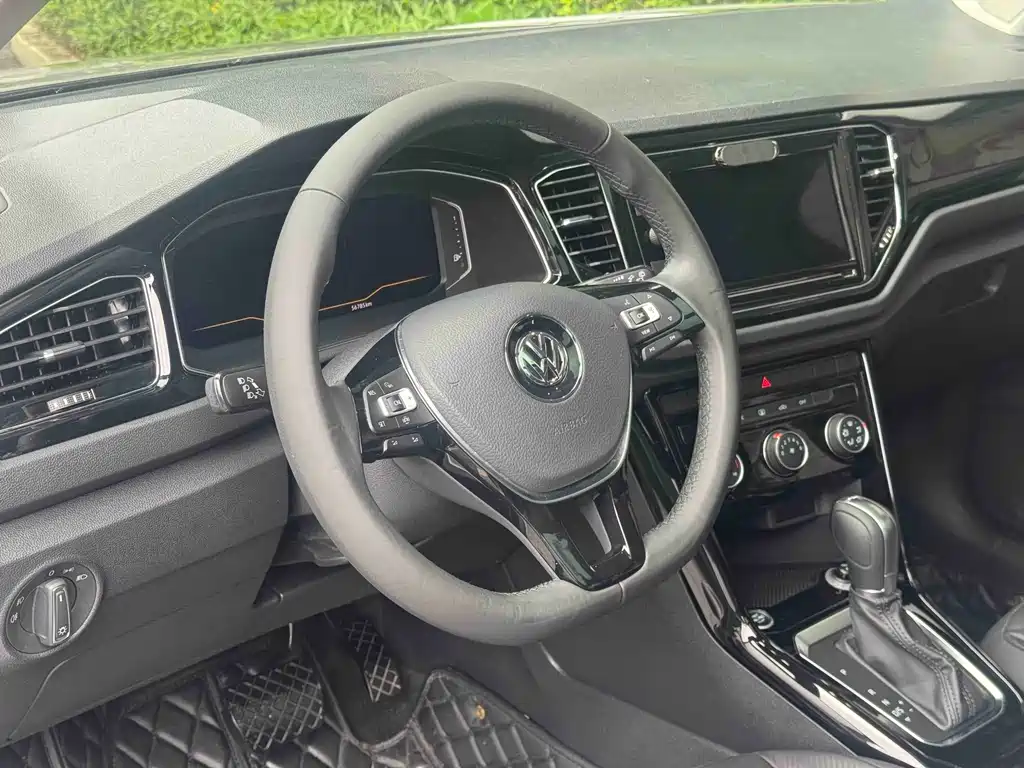 Volkswagen T-Roc 2020 — фото 10