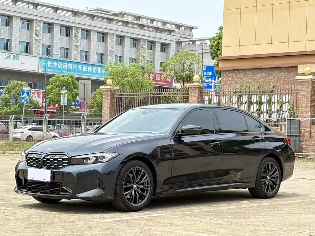 BMW 3 Series 2024 — фото 1