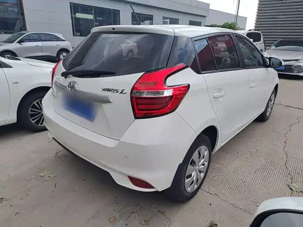 Toyota Yaris L 2020