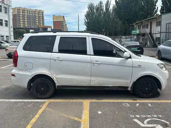Dongfeng Fengguang 360 2015