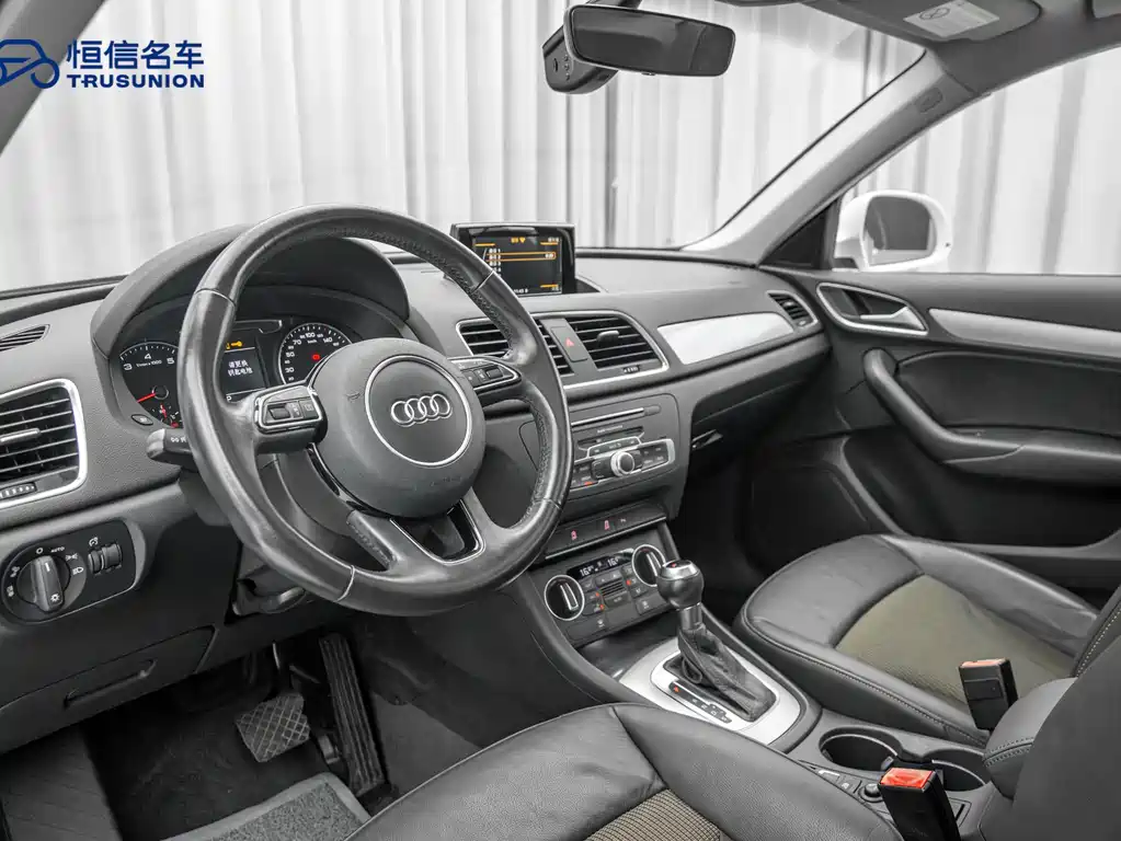 Audi Q3 2016 — фото 11