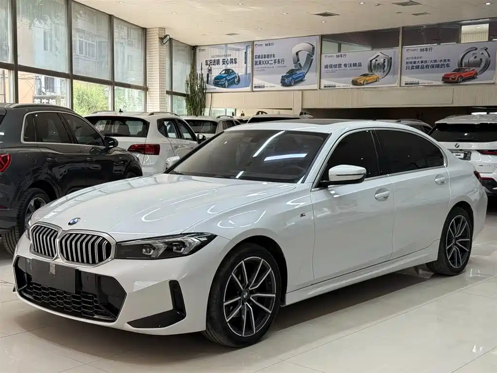 BMW 3 Series 2023 — фото 1