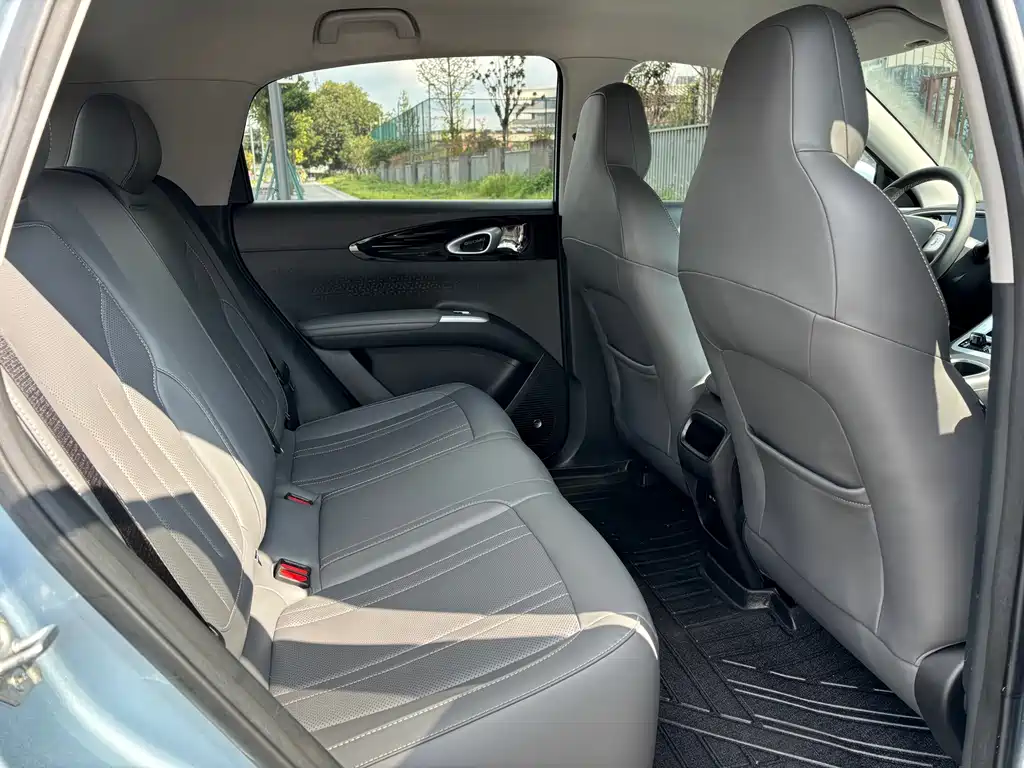 Geely Galaxy Starwish 2025 — фото 8