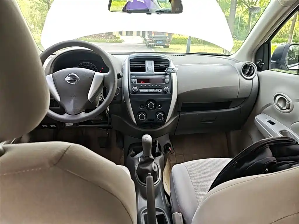 Nissan Sunny 2016 — фото 10