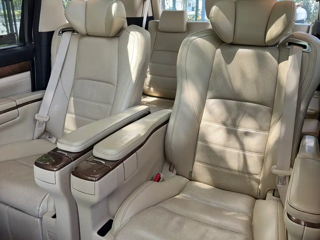 Toyota Alphard 2017 — фото 26